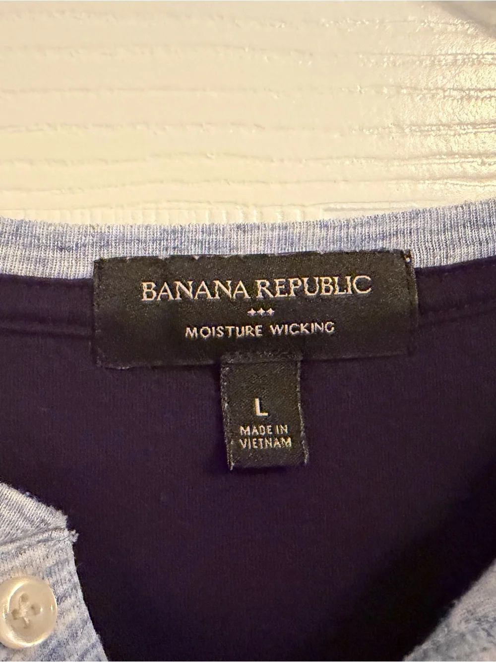 Banana Republic Men’s Heathered Sky Blue Henley Tee